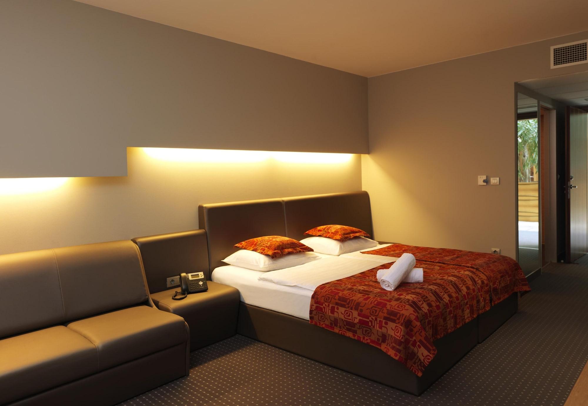 Hotel Thermana Park Lasko**** Superior Екстер'єр фото