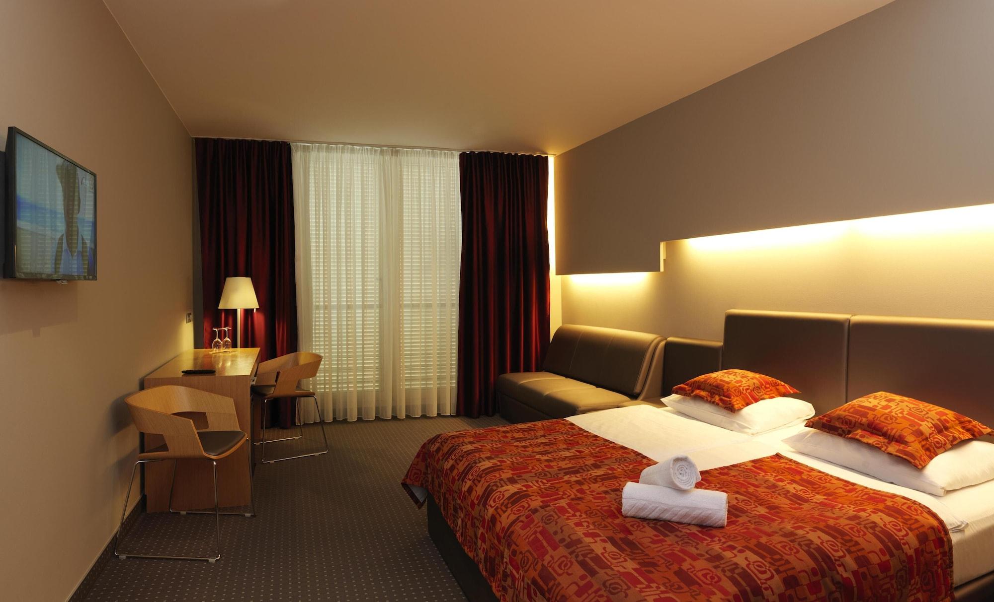 Hotel Thermana Park Lasko**** Superior Екстер'єр фото