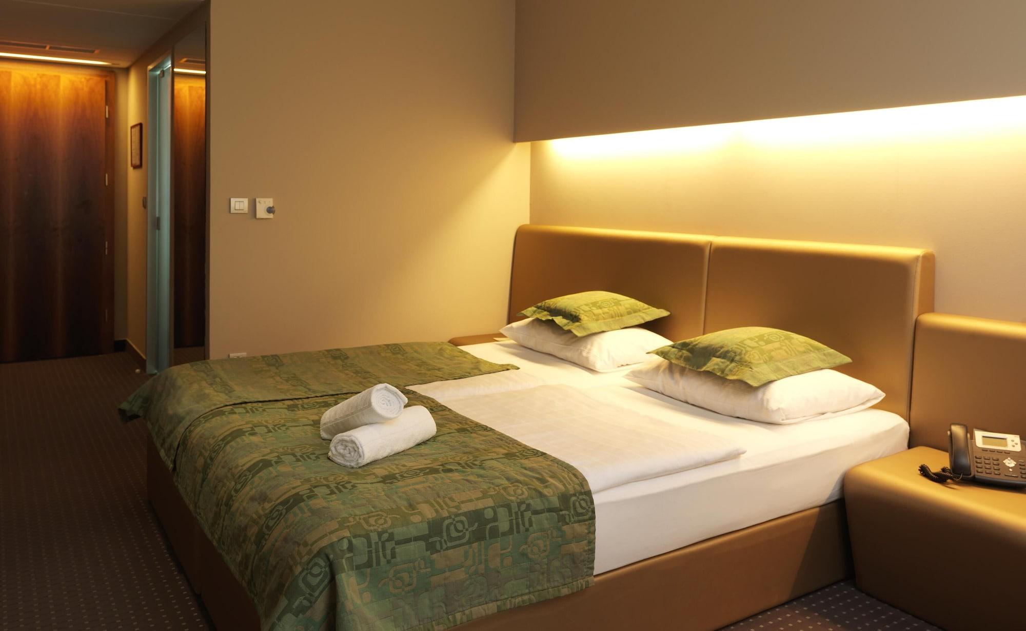 Hotel Thermana Park Lasko**** Superior Екстер'єр фото
