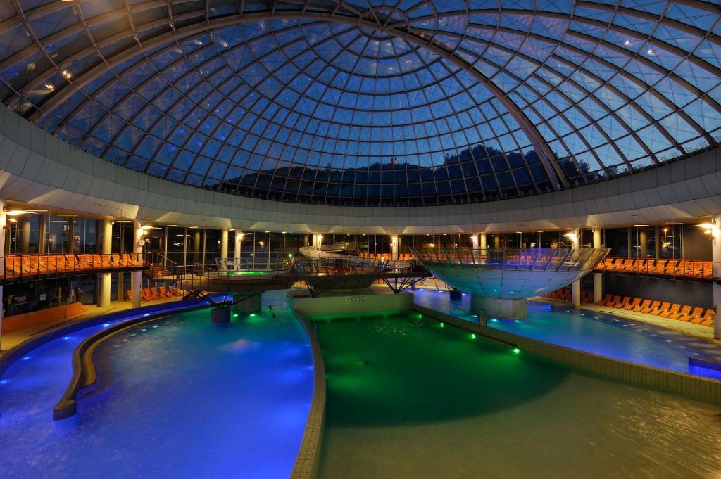 Hotel Thermana Park Lasko**** Superior Екстер'єр фото